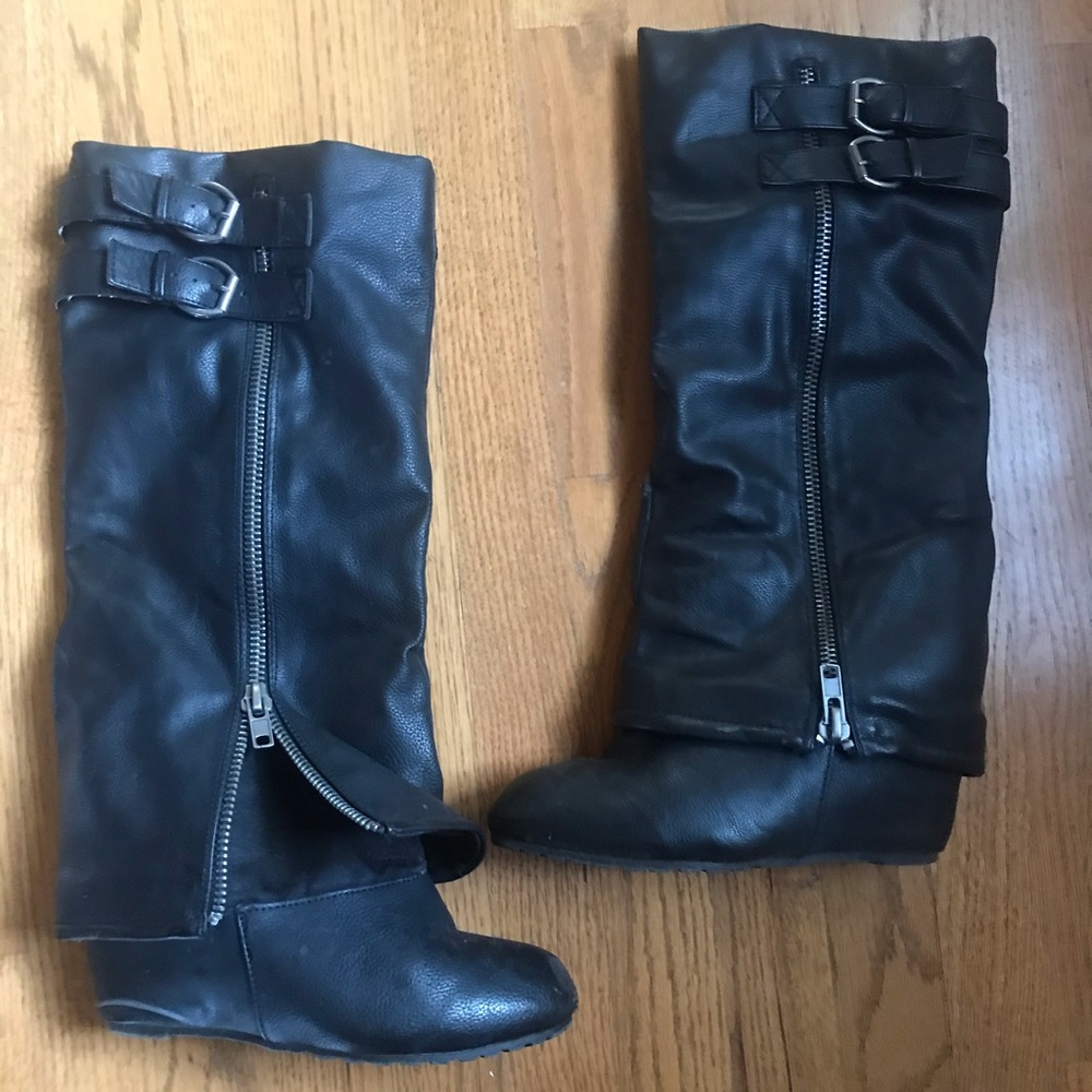 Black moto zipper wedge boots